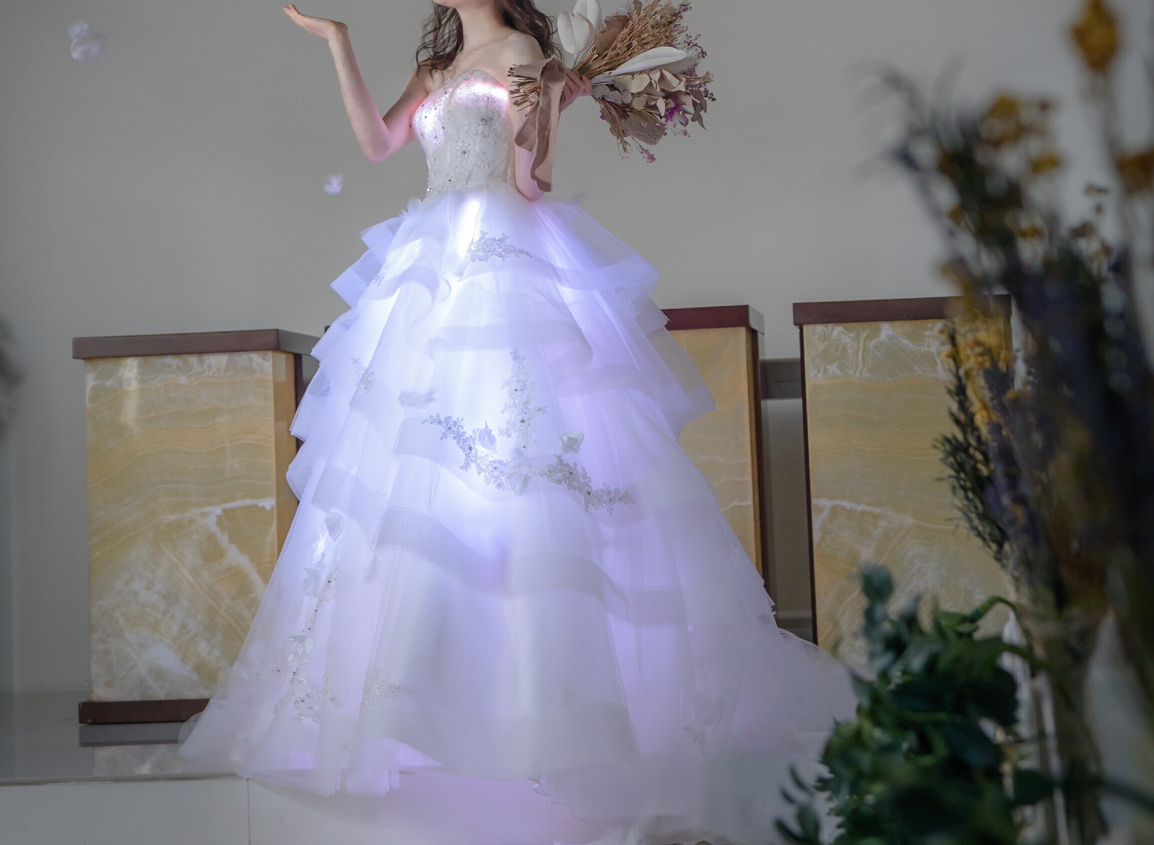 日本初！光るドレス・光るウエディングドレスに輝かせるドレスインナー